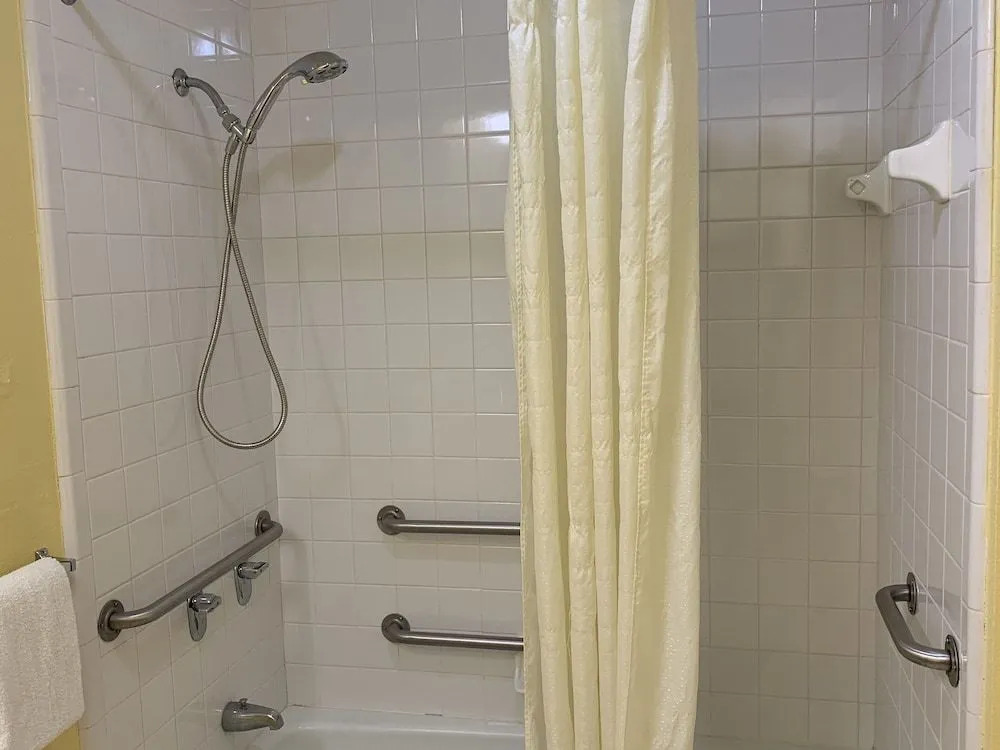 Relax Inn & Suites