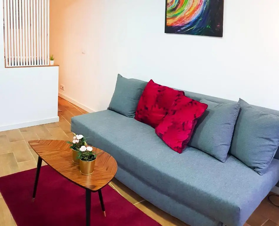* 5 Star Apartment in Historic District * walk 2 Alfama!