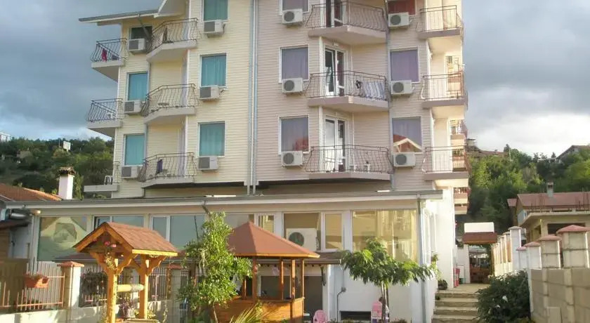 Hotel Morski Dar and Free parking