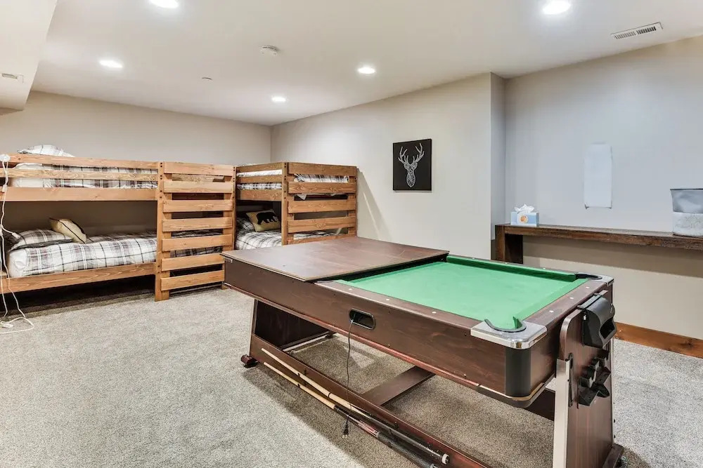 Luxe Eden Gem w/ Hot Tub: 6 Mi to Powder Mountain!