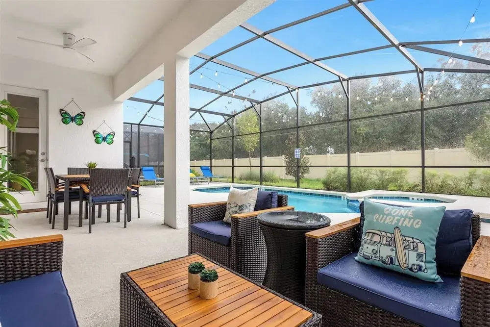 Upstay - Guest Home w Cinema Theme Rooms