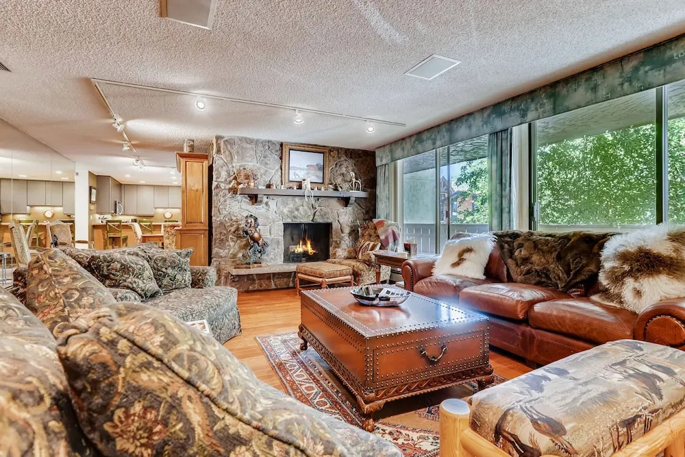 New Listing! Apres-ski Dream - Walk To Gondolas 4 Bedroom Condo