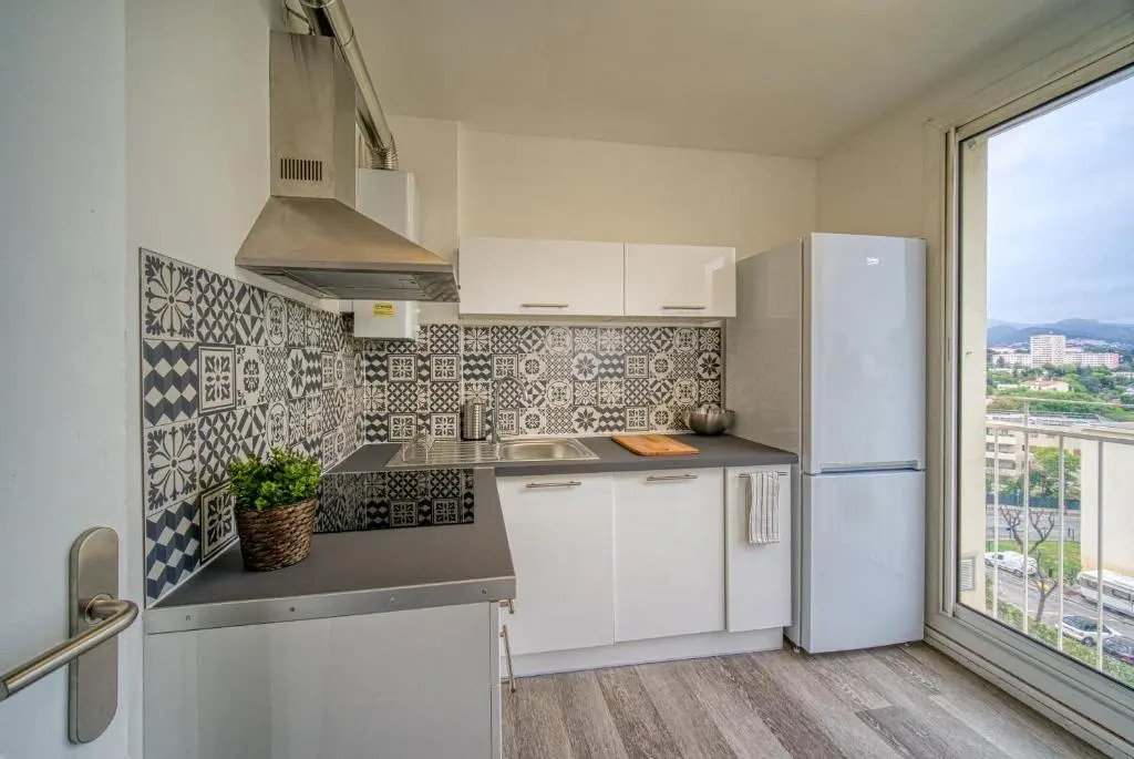 Appartement tout équipé parking balcon 2 chambres