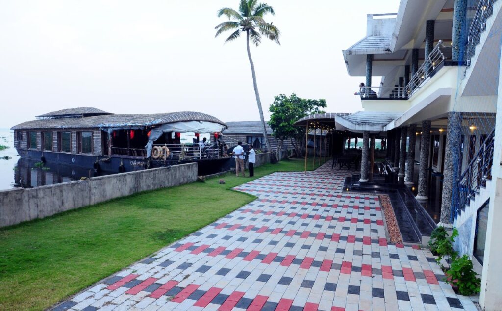 The Lake Paradise Boutique Resort