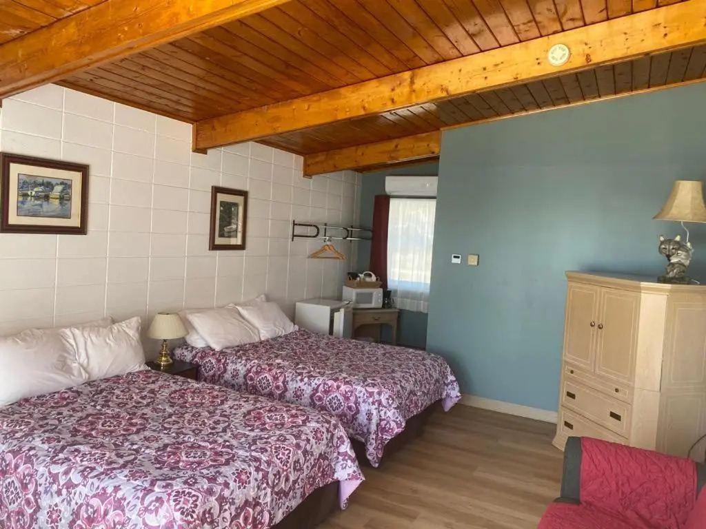 Huron Sands Motel and Restaurant