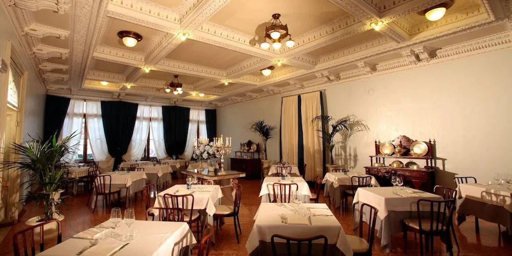 Hotel Croce Bianca