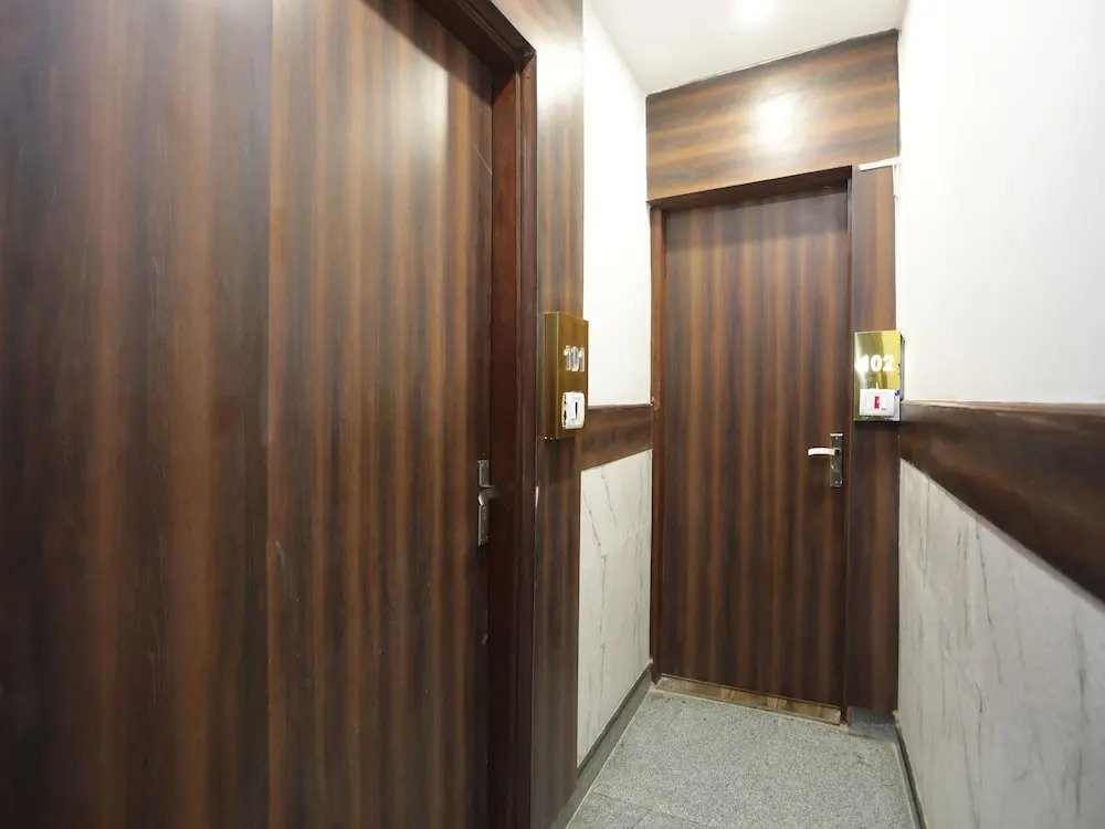 OYO 12503 Hotel Corner Point