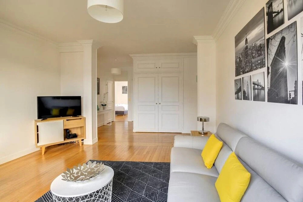 Spacious and Bright Apartment in Levallois