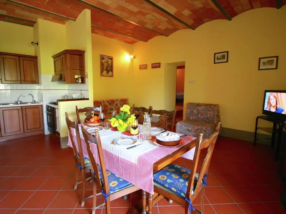 Spacious Farmhouse in Pienza with Swimming Pool