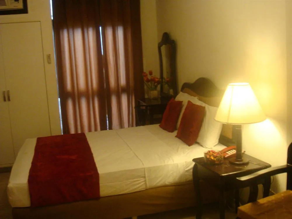 OYO 769 Poblacion Suites Polaris