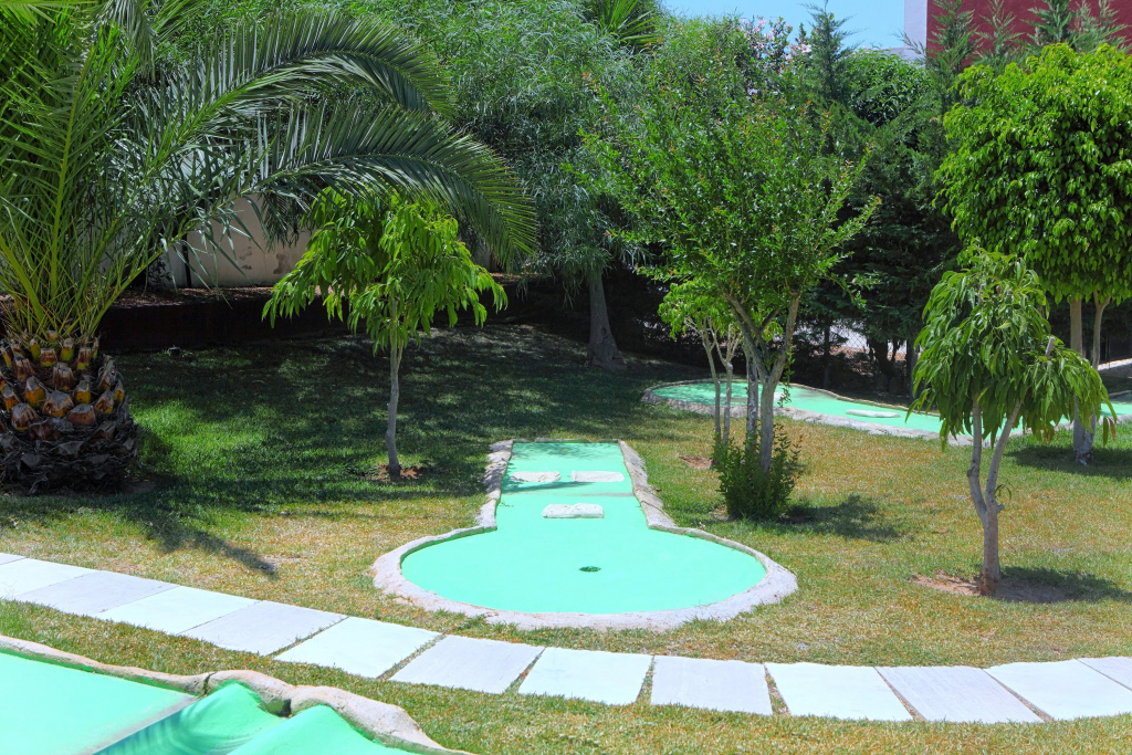 Topazio Vibe Beach Hotel & Apartments