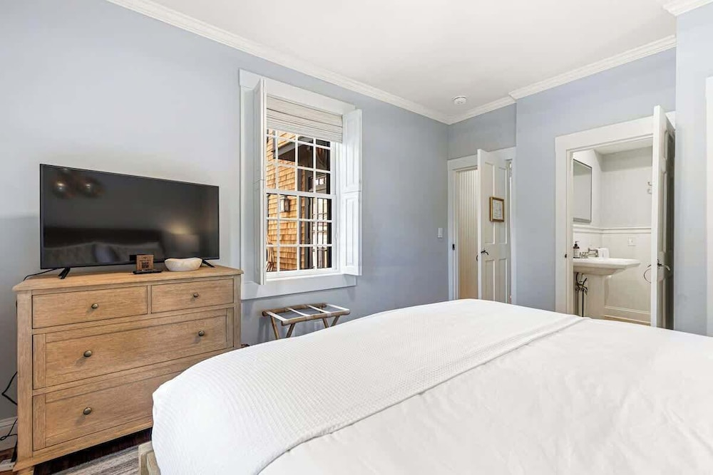 Sea Glass Suite - Luxury in Newport
