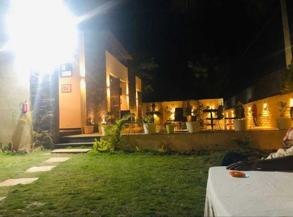 Hills Paradise Inn