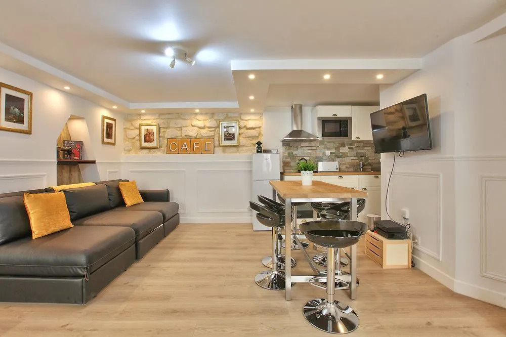 42 - Luxury Flat