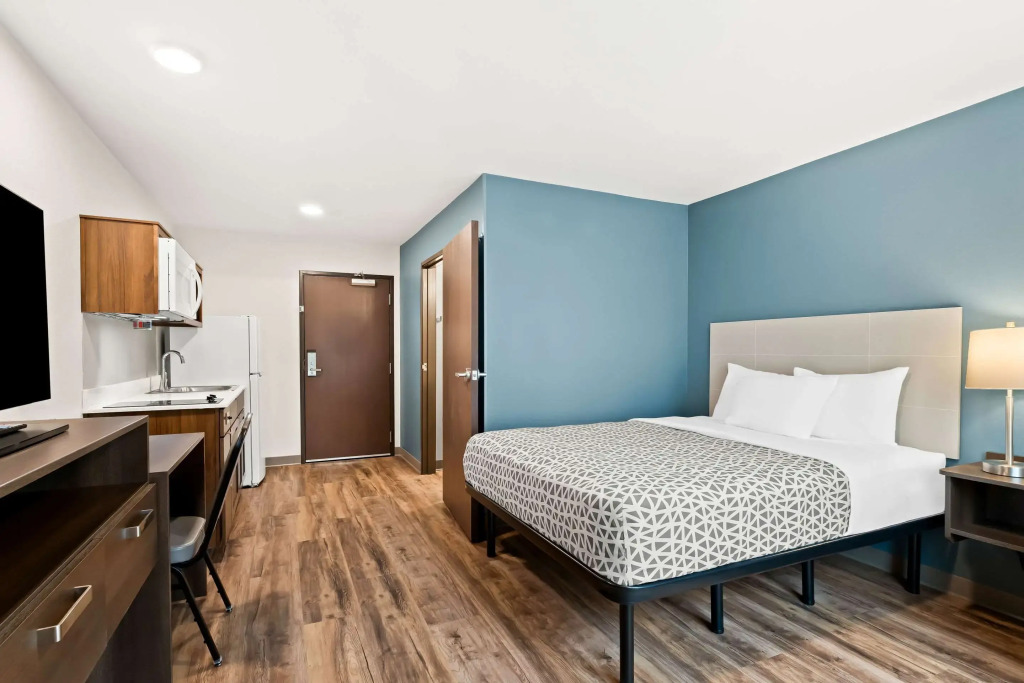 WoodSpring Suites Denver Commerce City