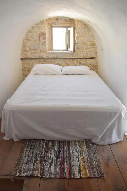 Yi artistry 1-bedroom medieval holiday house
