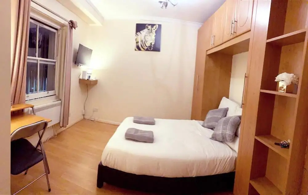 London Chelsea, Big 2 People Studio Apartment