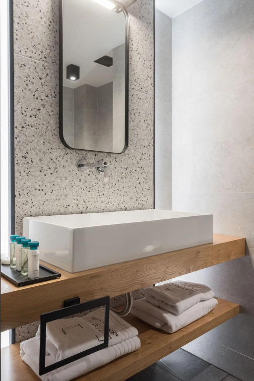 11 Enteka Acropolis Suites