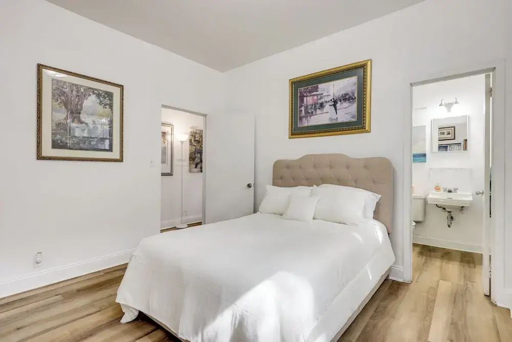 Steps to Food & Shops: Cozy Condo in Jacksonville!