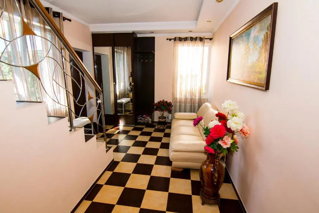High-end 3BR Apartment - Private Garden, Terrace & BBQ