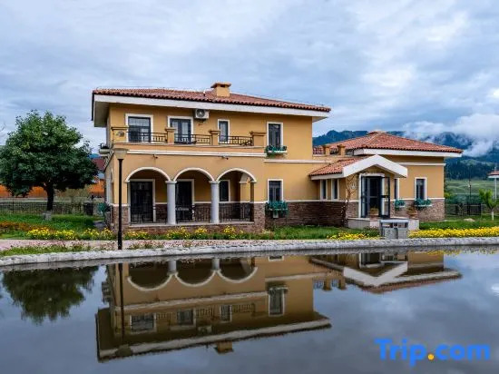 Deep in the mountains, Moon River Villa, a wild luxury holiday homestay