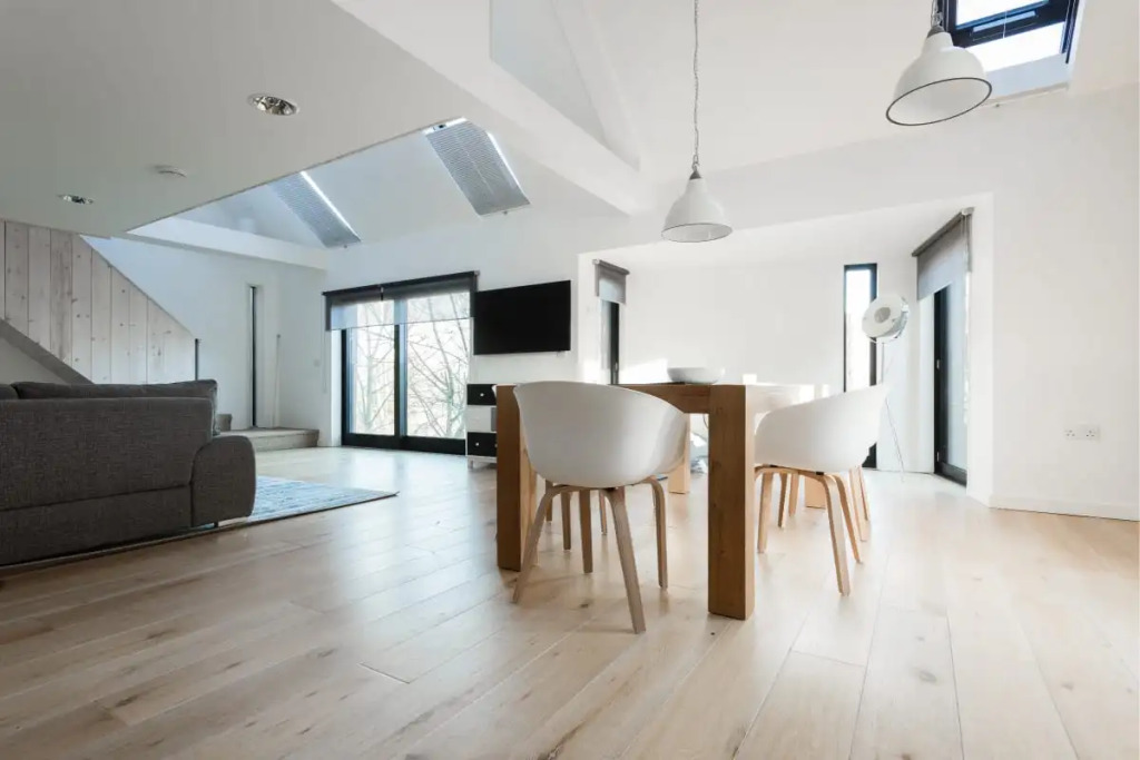 The Cliffside Loft - Distinctly Modern 3BDR Riverside Home