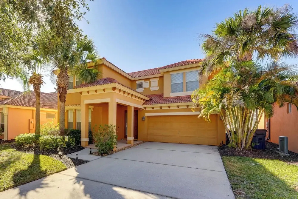 Poolside Living: Family Retreat 12 Mi to Disney