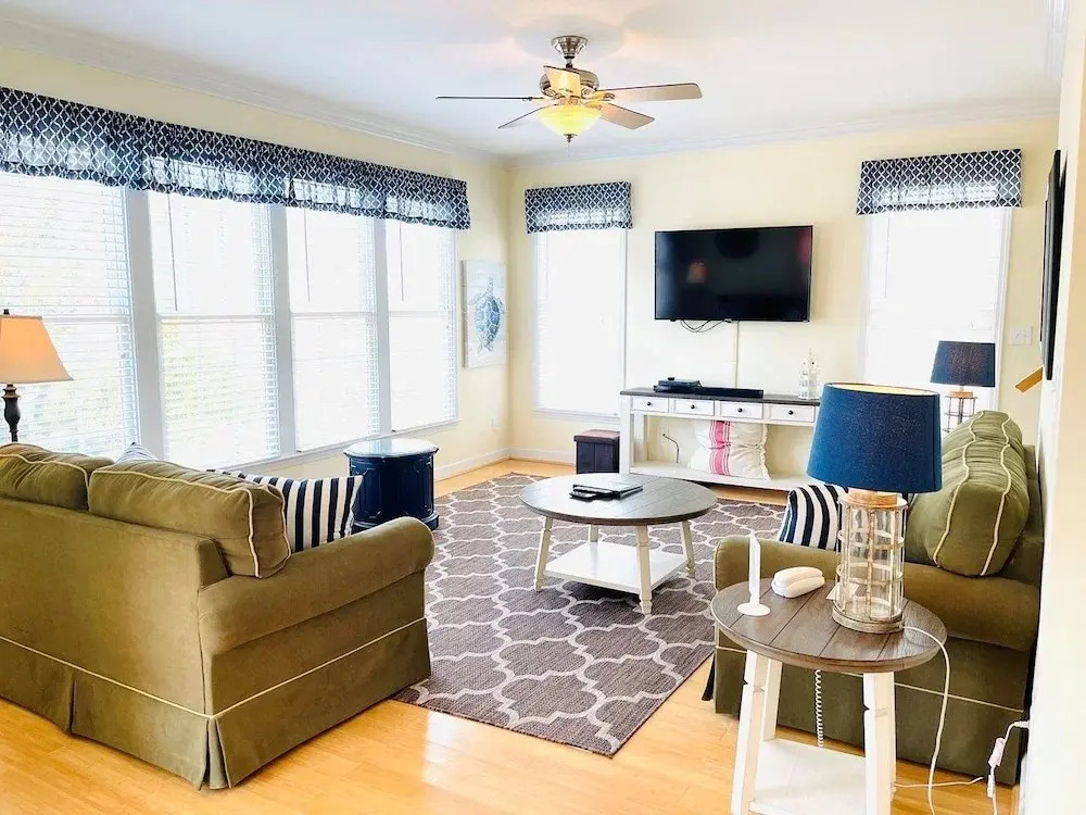 Angling Inn 4 Bedroom Home by RedAwning
