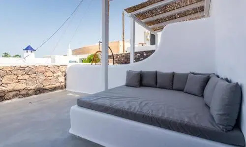 Plaka Suites