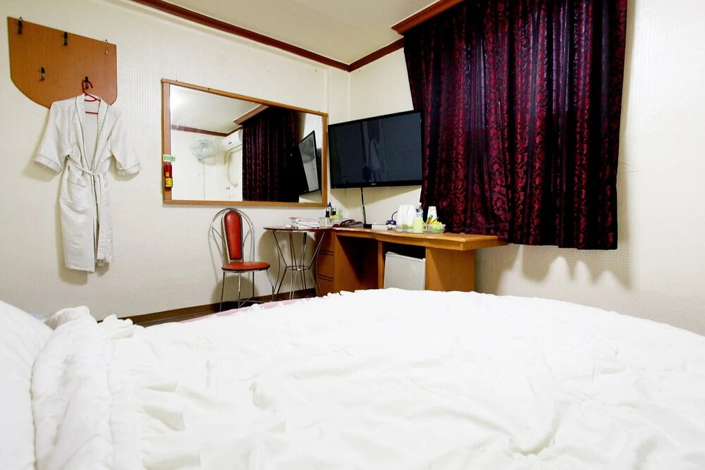 Gallery motel