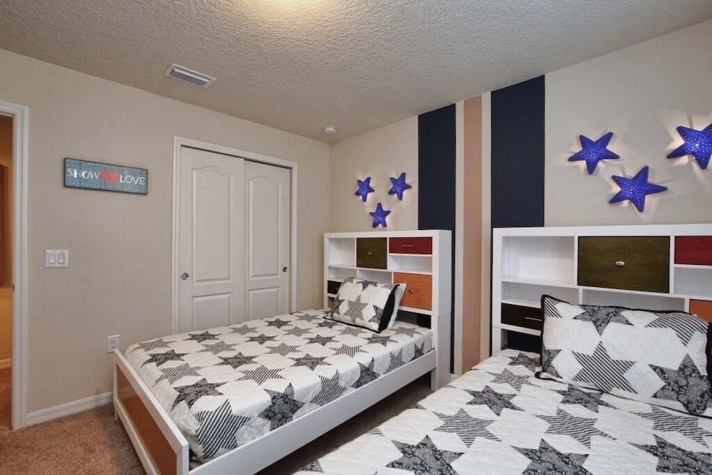 Windsor at Westside-6 Bedrooms House W/pool-3700ww Home