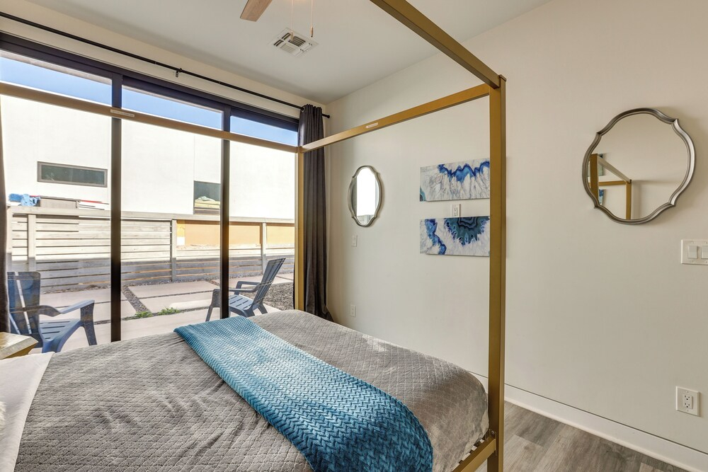 2 Mi to Dtwn Phoenix: Sleek Apt w/ Fenced Yard!