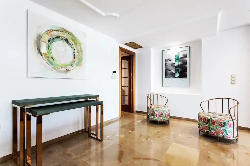 Fabulous 3 Bd Apartment Great Location. Puerta Real