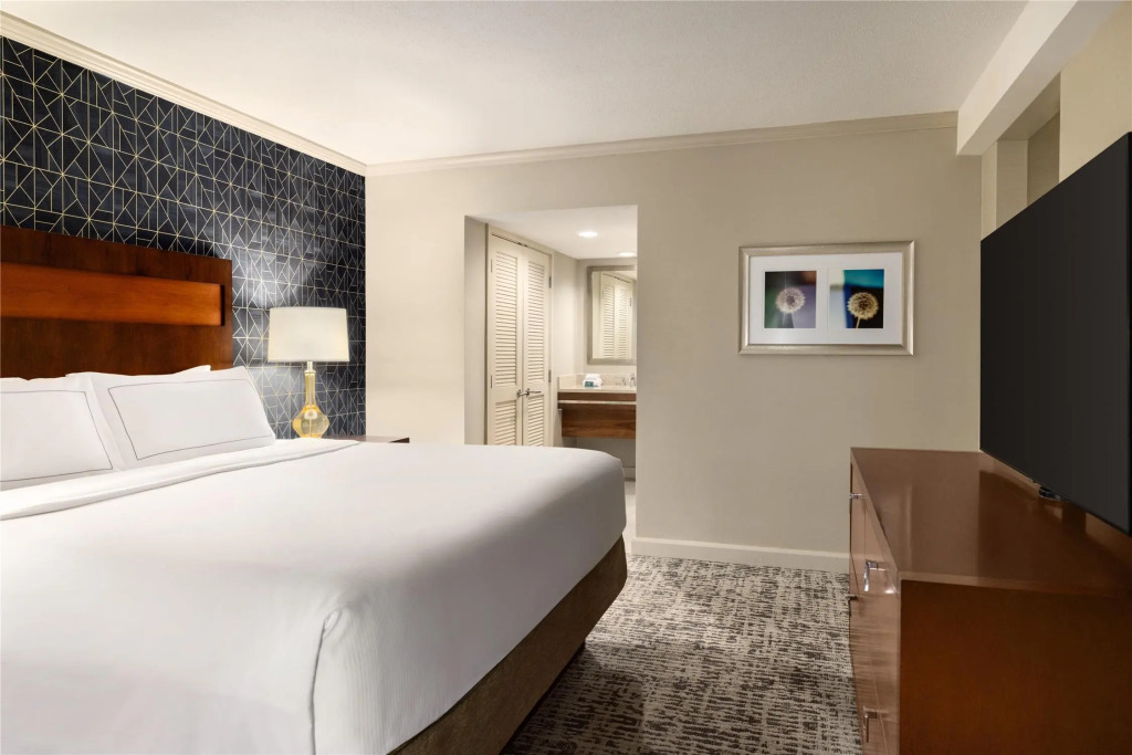 DoubleTree by Hilton Pittsburgh-Green Tree