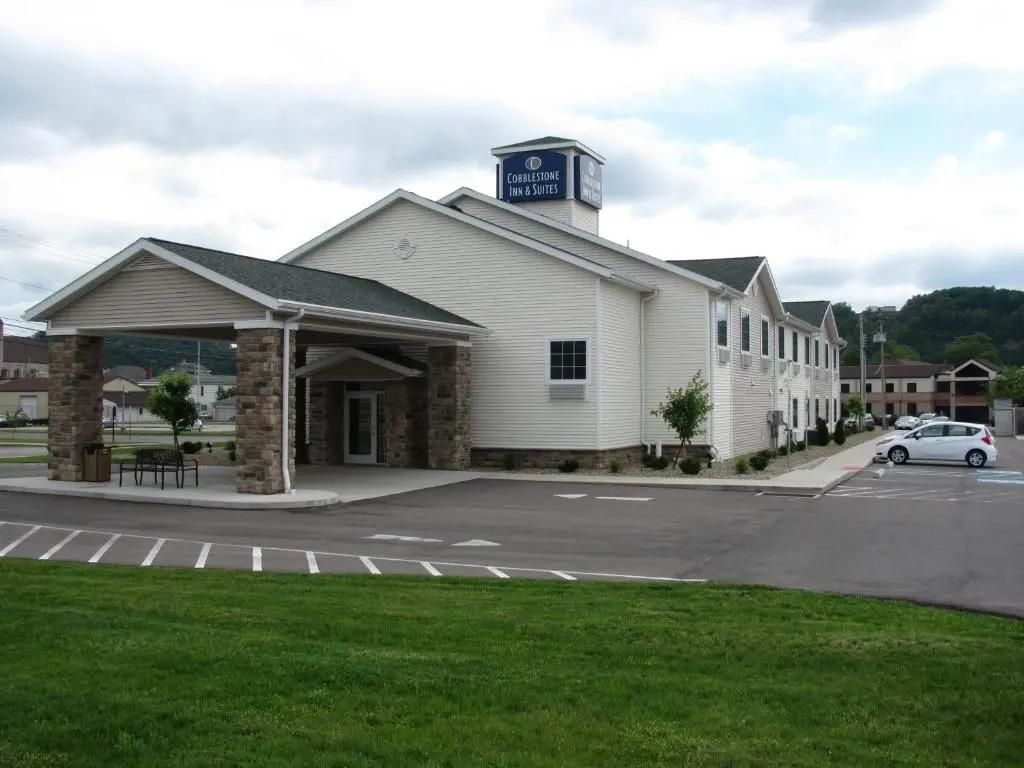 Cobblestone Inn & Suites - Ambridge, PA