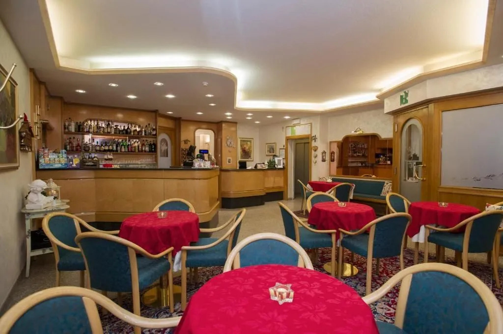 Hotel Silene Parking and Garage