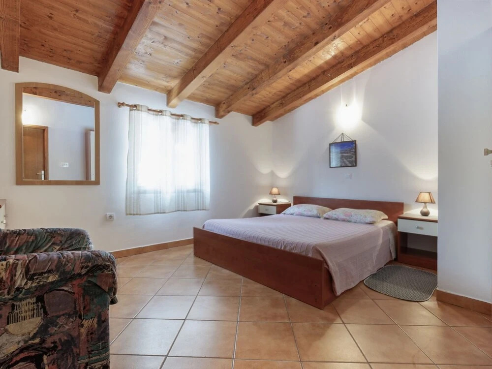 Nice Bungalow With Shared Swimming Pool and Enclosed Garden With Bbq, Pula 5 km Away