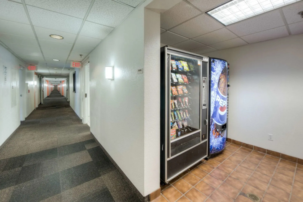 Motel 6-Branford, CT - New Haven