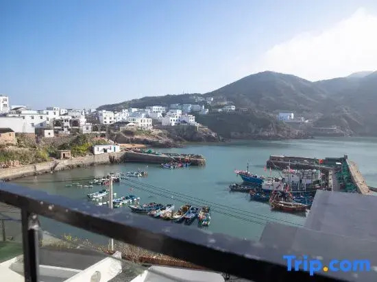 Xunzhao Vivian · Sunset Scenic Apartment
