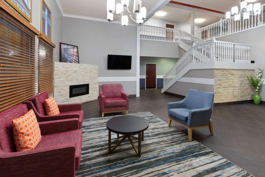 AmericInn by Wyndham Grinnell