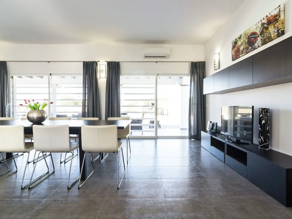 Extravagant Villa in Can Tomas with Pool & Hot Tub
