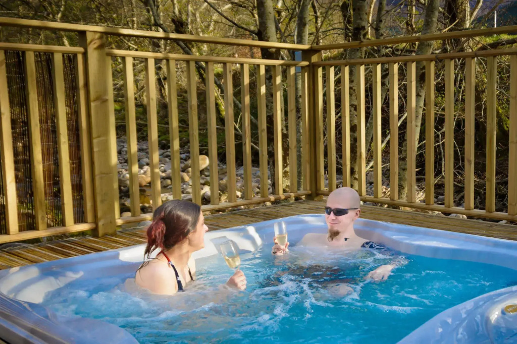 RiverBeds - Luxury Wee Lodges with Hot Tubs