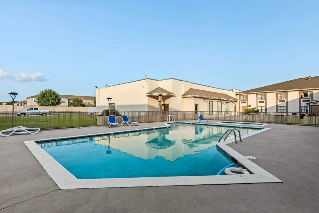 Baymont by Wyndham Port Arthur - Groves Area