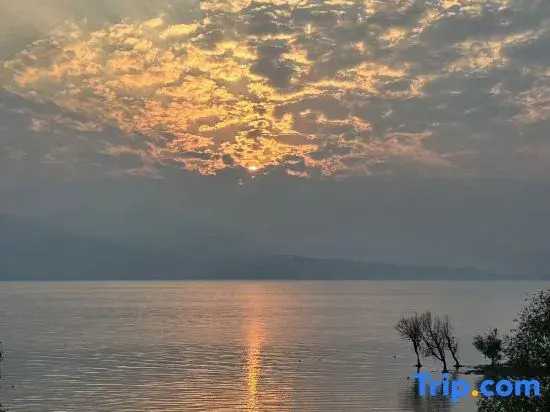Mo Wen Qi She Seaside Scenic Inn