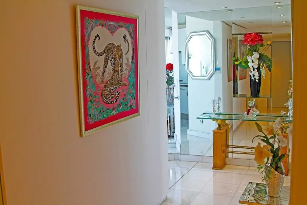 Suites in Cannes Center Sea View