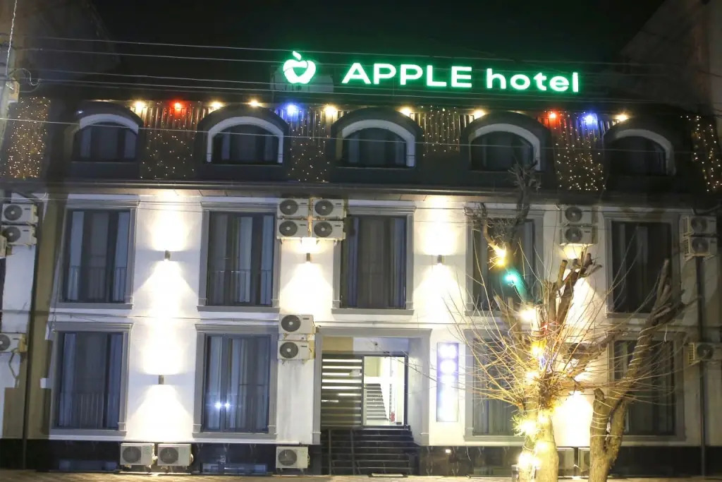 APPLE hotel