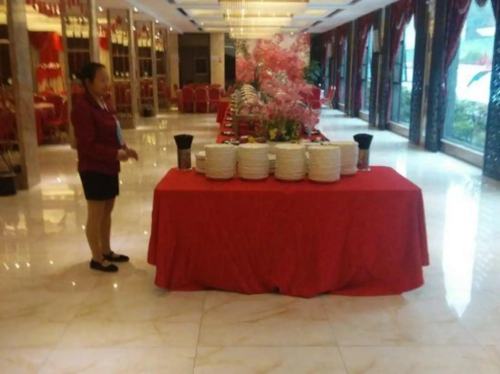 Pinwei International Holiday Hotel