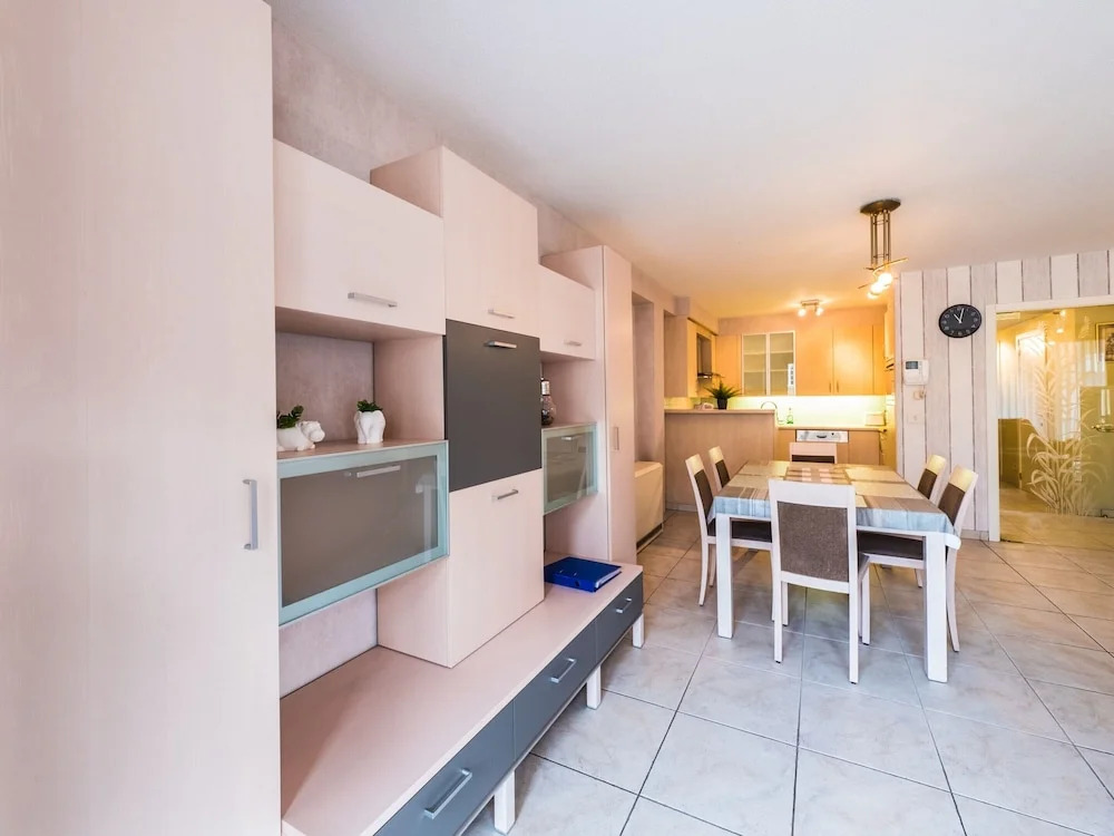 Apartment With 2 Bedrooms and Large Terrace