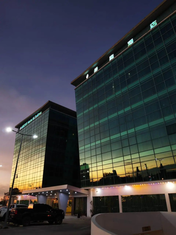 Greens Hotel & Suites
