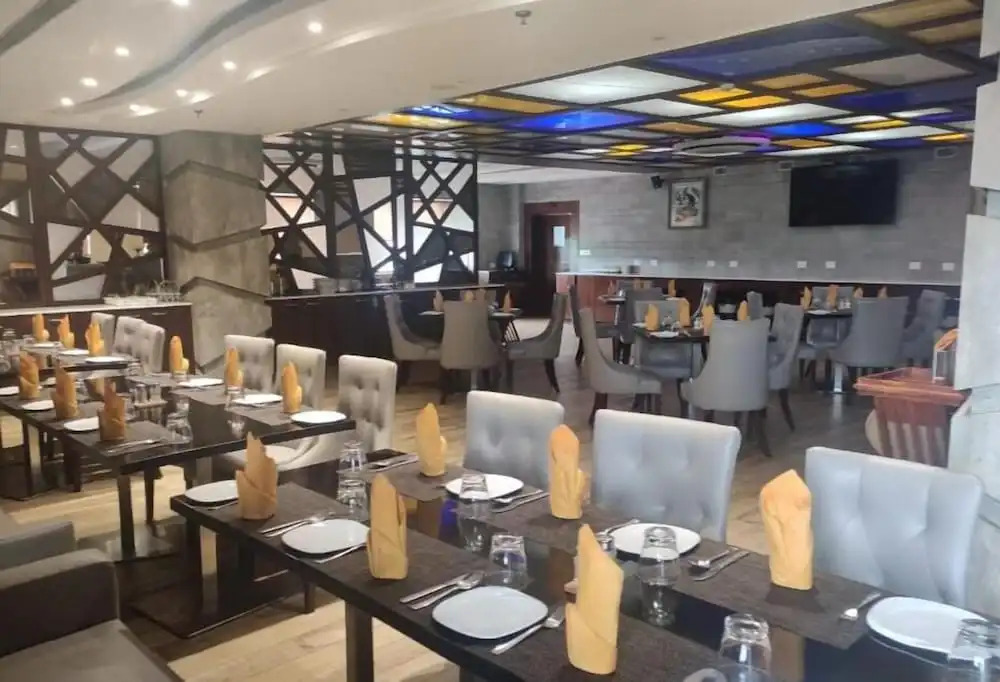 Hotel Saffron Crest